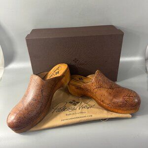 Patricia Nash Designs Carmine Map-Print Clogs, Size 7